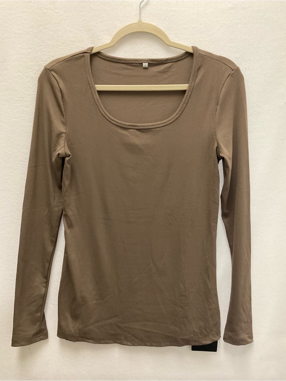 Women's Scoop Neck Long Sleeve Top in Taupe